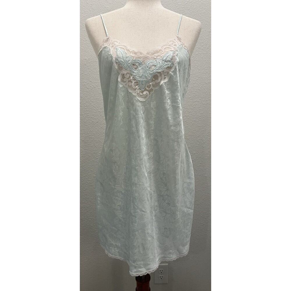Vintage 1980's Val Mode Negligée Baby Blue with White Lace Vintage Size M